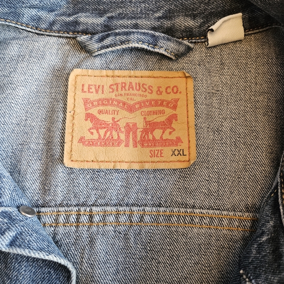 Levi's Blue Denim Jacket with Tan Label - Picture 2 of 4